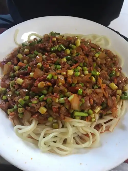 碎肉拌面,让人很有食欲.