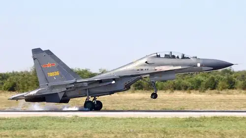 中国空军20架最先进战机同场亮相85%沈飞造 歼16成最大亮点