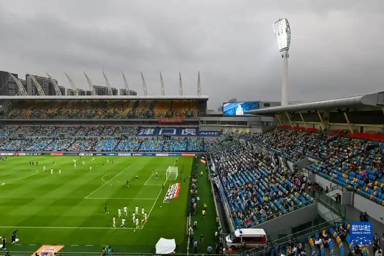 时隔十年,天津泰达足球场再迎国内顶级联赛-新华网