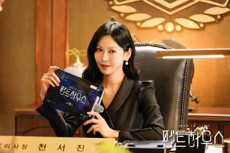 韩剧《顶楼》第二季开播在即 精彩花絮不容错过!