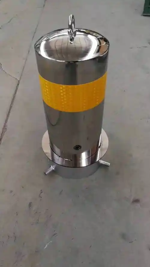 河南郑州警示柱铁桩防撞柱警示桩护栏道口标隔离柱路桩路障钢管