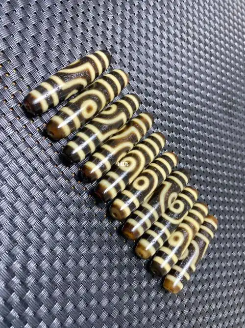 建诚牙黄大尺寸如意两眼天珠