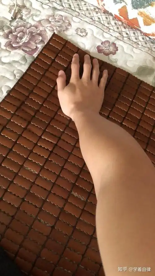 肘外翻是一种怎样的体验 如图?