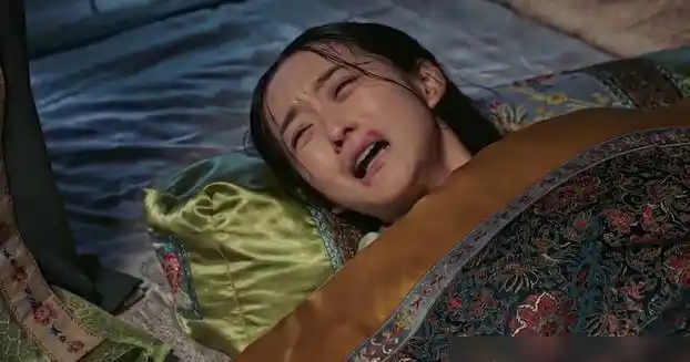 如懿传原著白蕊姬生下怪胎后如懿建议留胎儿一命遭皇后掌掴