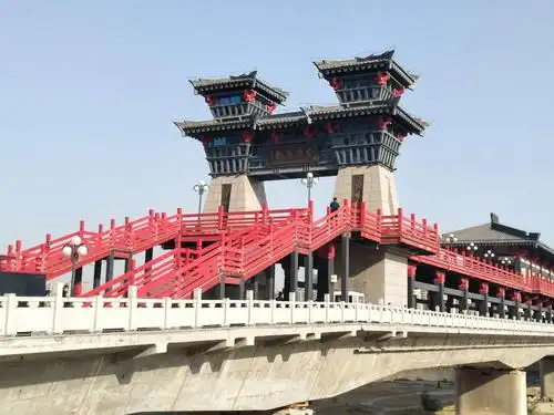 首先我们从古渡廊桥的南口进入廊桥游玩!