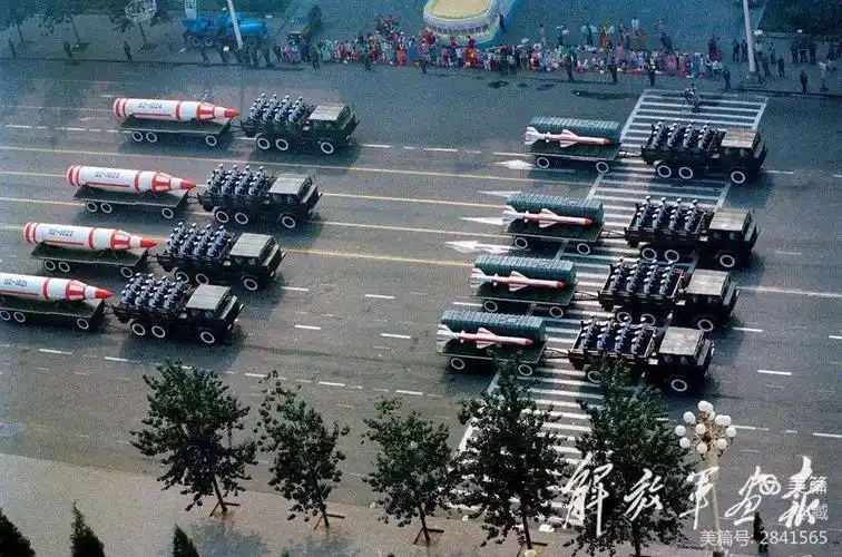 国庆大阅兵盛世普华章正气,硬气,帅气,底气