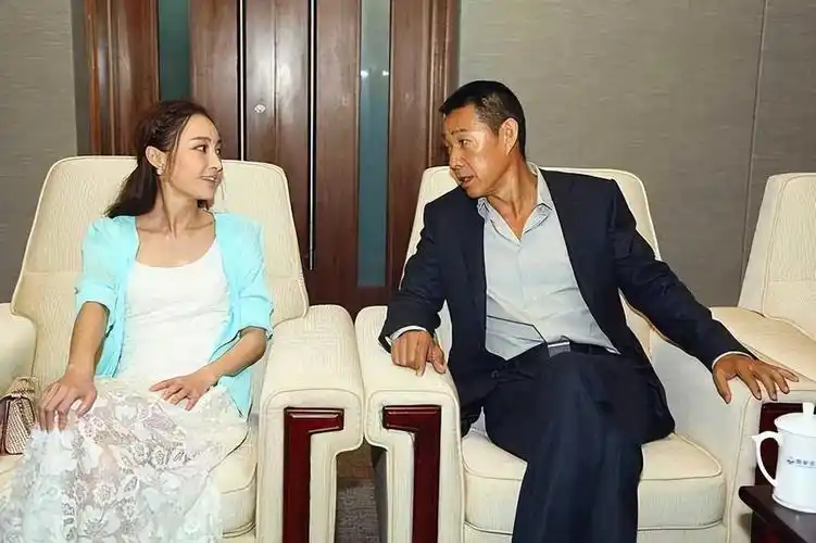 回顾霍凡被丈夫张丰毅宠溺结婚29年无儿女用爱温暖了继子