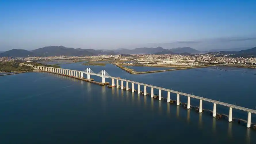 新华社发(周义摄)新建福厦铁路湄洲湾跨海大桥位于福建省莆田市及泉州