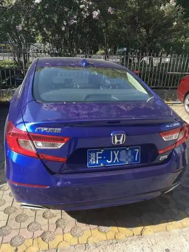 和姐姐去看车,我却看中了第十代雅阁