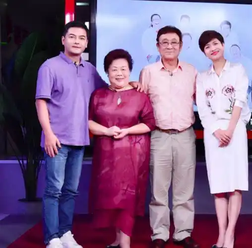 曾是"知名主持",隐藏老公16年,婚后9年终有喜,今成这样_吉雪萍_丈夫