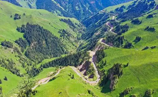 自驾打卡独库公路 感受自然壮美与神奇