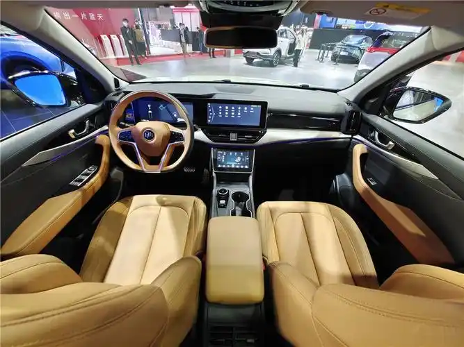 2021上海车展配无人自主泊车系统威马w6实拍