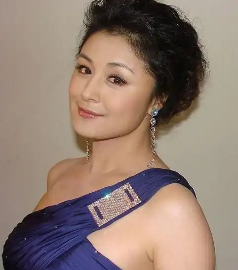 【图】马丽娟星座天蝎 高挑美艳的赵本山老婆