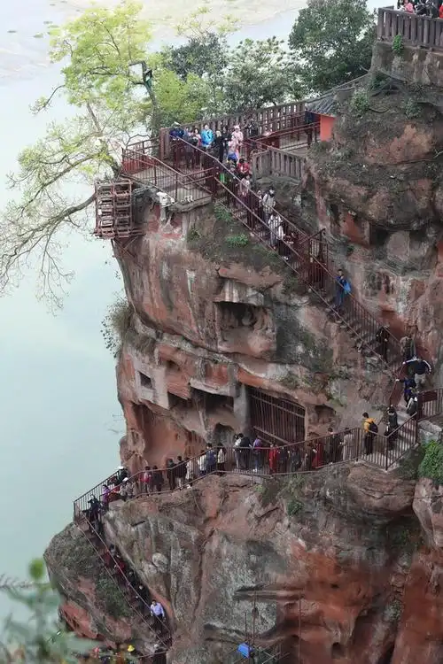 四川乐山大佛正式出关九曲栈道重新开放5