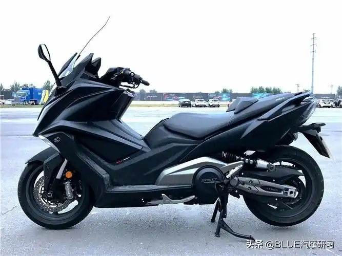 天浪650大贸价格售价11万的光阳ak550大踏板如何吸引眼球