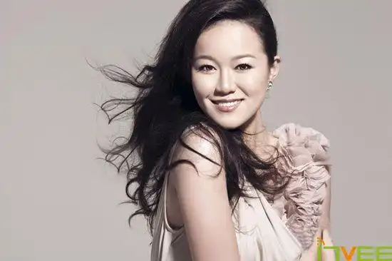 p>汪思妍,女,原名汪思佚,英文名:claire wang,出生广东深圳,毕业于 a