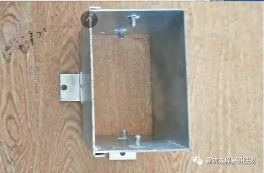 3 直埋桥架安装 桥架预埋件由厂家定做加工,按照强电电井中尺寸预留