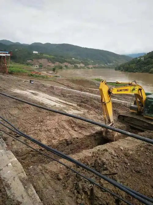 金川梁场存梁区枕梁基础开挖,硬化