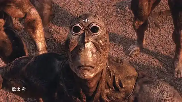 变异蟑螂人头目竟然故意放走人类,感觉它其实另有目的!