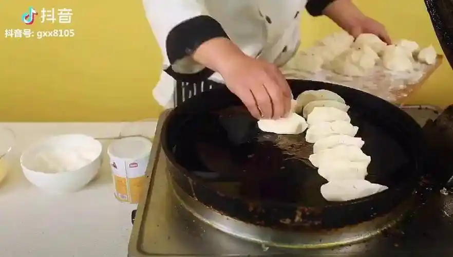 包子水煎包培训想学水煎包技术的朋友们可以留言