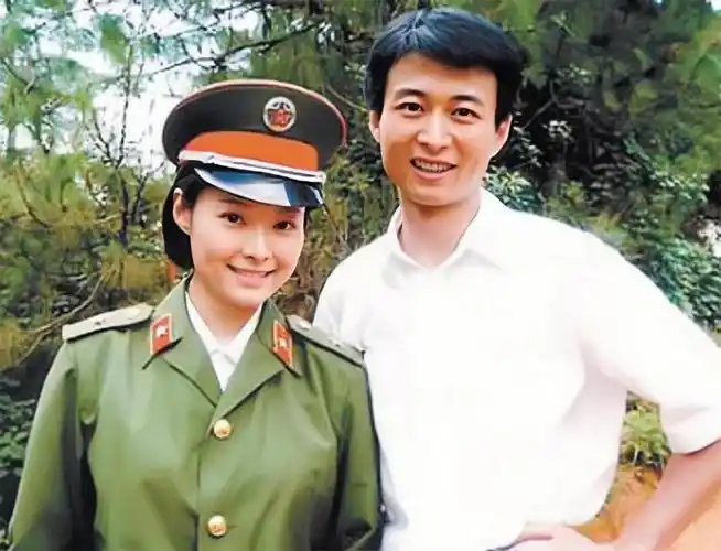 回顾再看徐威才明白他当年为何离开袁立娶世界冠军张怡宁