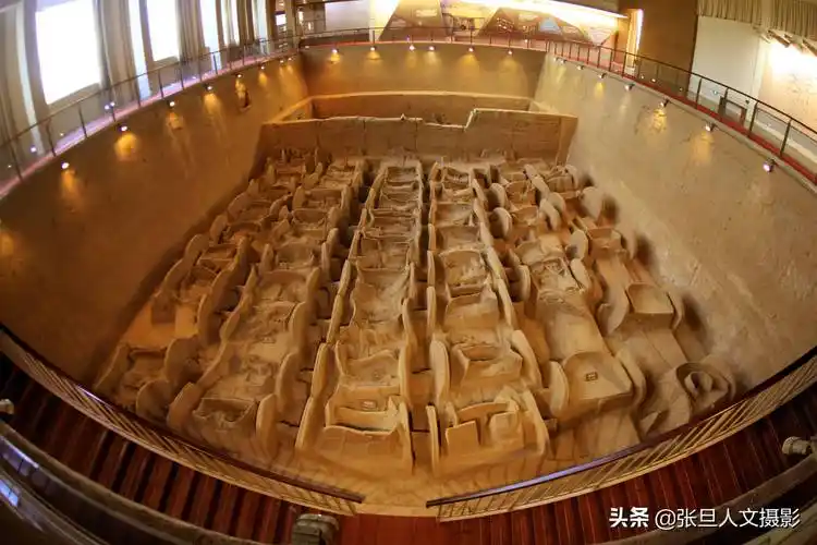 探访2000年前的晋国古都遗址见到活生生的陪葬品鸟尊编钟堪称国宝