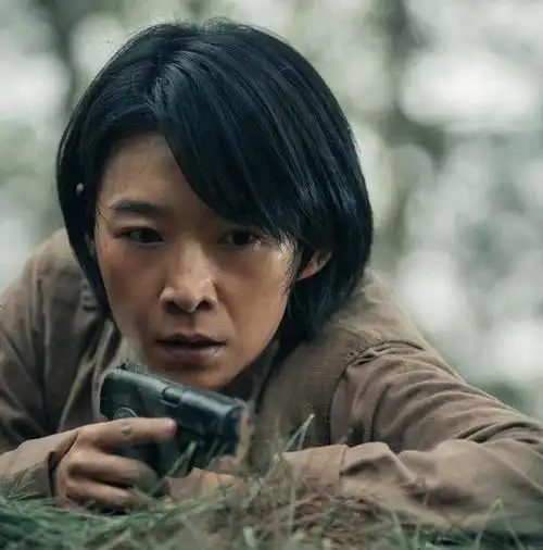 《侦察英雄》被观众发现的宝藏演员,她给了自己最后一枪