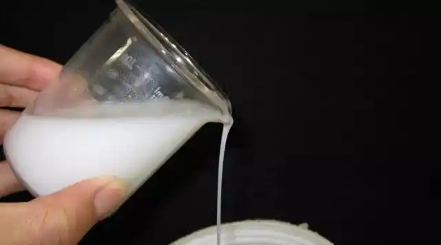 乳白色尿如同牛奶一样呈乳白色,称为乳糜尿.