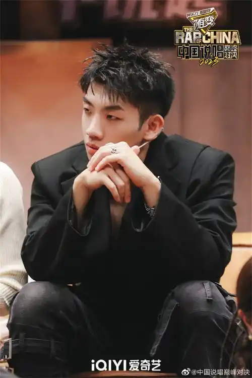 杨和苏值得一提的是,杨和苏所在的woken day是国内目前人气很高的说唱