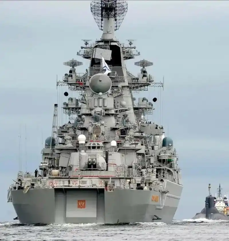 俄罗斯海军装备的基洛夫级战列巡洋舰,我国海军装备的现代级导弹驱逐