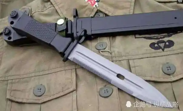 95式步枪上的利刃中国虎牙刺刀即使砍电线也不会触电