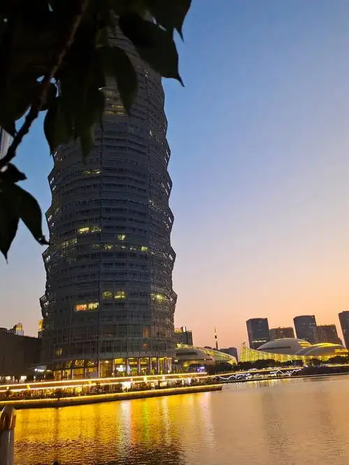 玉米楼夜景也太美了