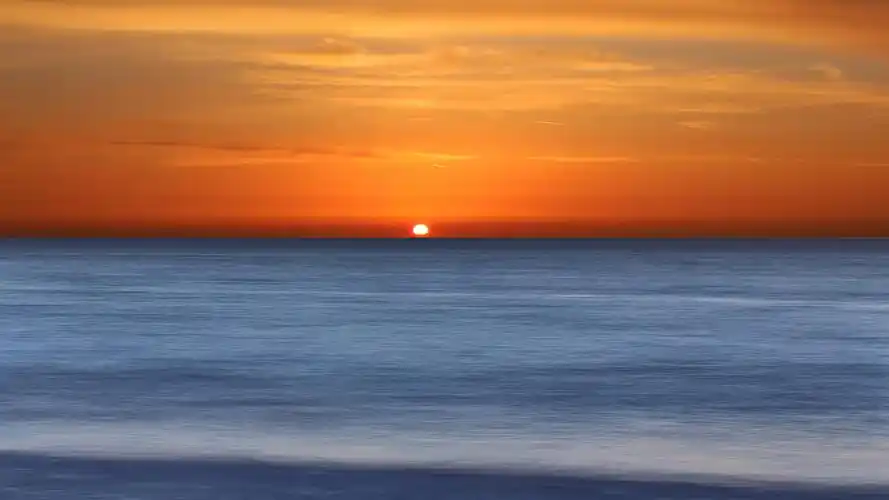 大海海平面日落壁纸