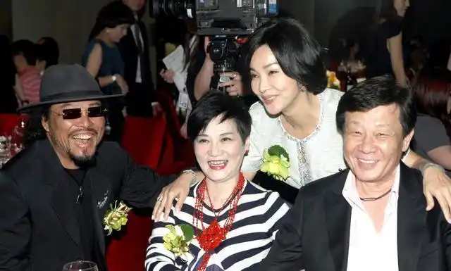 63岁寇世勋两妻子楼上楼下相处融洽如今称悔恨当初