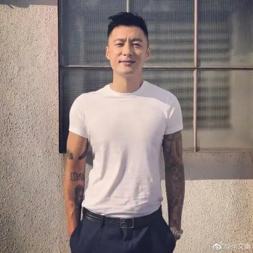 那时的余文乐还是那么的阳光,帅气,有气质.