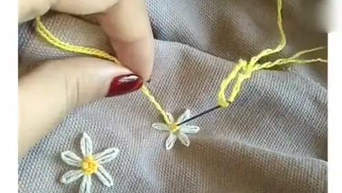 教你缝超级简单的小花,看一遍就学会!