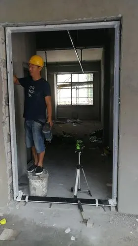 商业楼铝合金门框安装