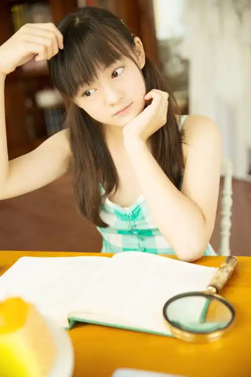 文淇(原名陈文淇),2003年8月10日出生于台湾,中国台湾女演员.