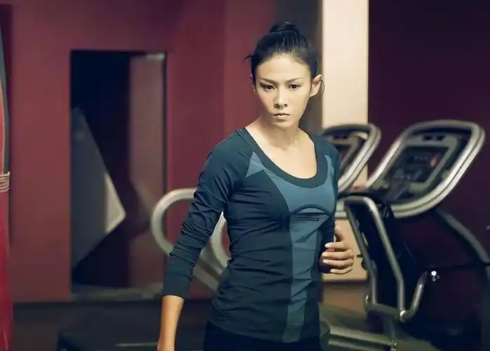 张蓝心个人资料(张蓝心:最不红的龙女郎,曾是跆拳道全国冠军,靠说段子