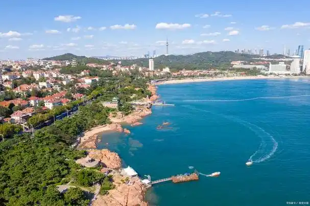 青岛作为中国海滨城市之一,青岛以其独特的景色,清新的氛围和多元化的