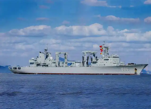 亚丁湾护航次次有它,蓝水海军迈向远洋的基石,903型补给舰