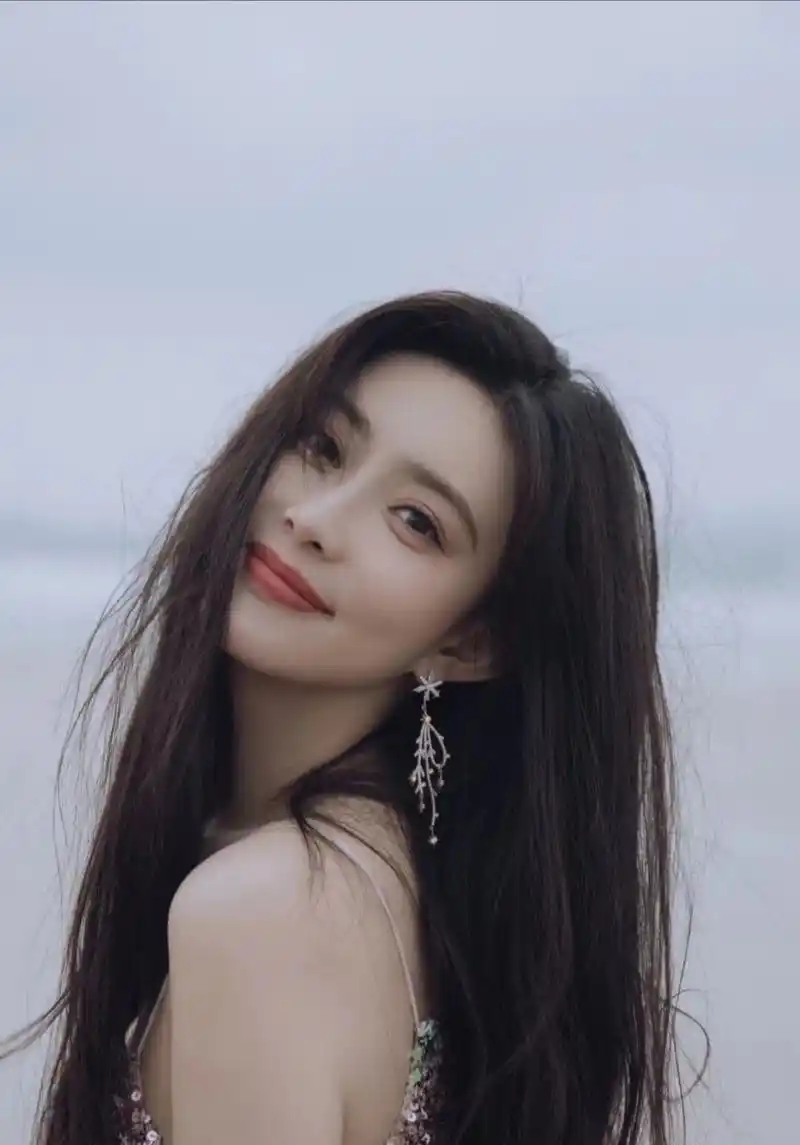 双眼皮模板分享——孟子义  一直都有人说孟姐的颜值被低估了,确实