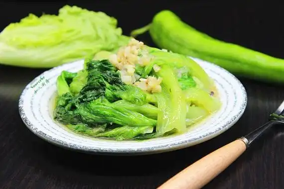 p>蒜泥炒生菜是用大蒜,生菜制作的一道家常菜,属于粤菜.