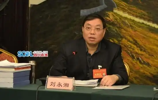 吴忧摄影报道)1月26日,省人大代表,自贡市市长刘永湘走进川报全媒体