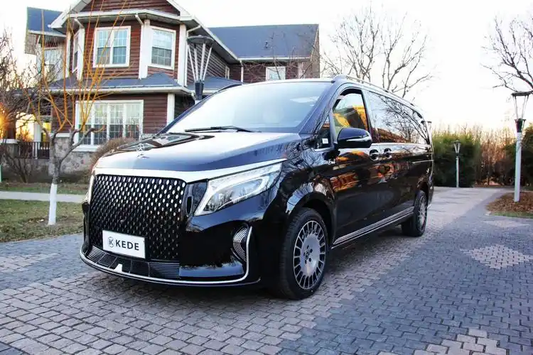 奔驰v级定制升级而成的v260圣母峰版