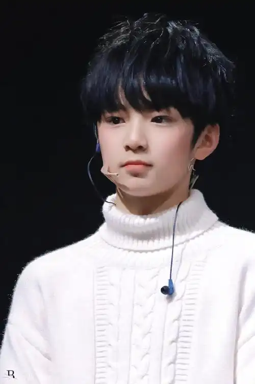 刘耀文 十七炽发利刃开秋霜##刘耀文 超绝少年气