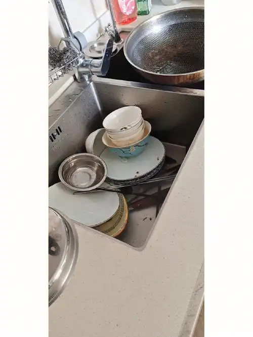 还帮我洗碗,洗拖鞋,地垫,做完家里焕然一新,轻喜到家真的不错真心推荐