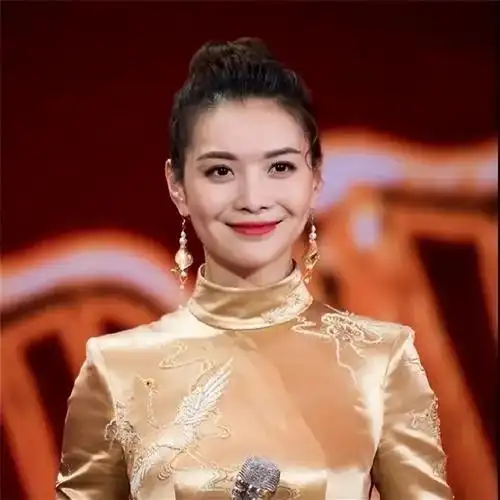 还记得主持人栗坤吗?如今她的近况如何?