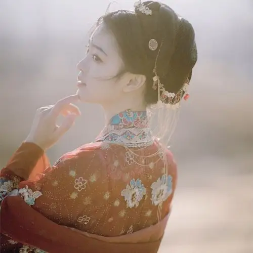 世人谓我恋长安,其实只恋长安某. "秦软玉の自截汉服女头/古风头像