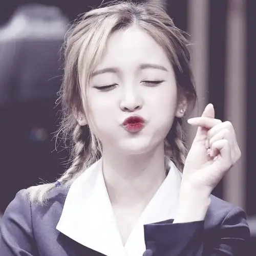 自制吴宣仪滤镜头像